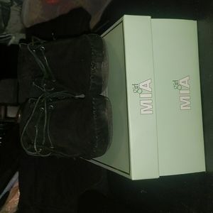 Mia Girl Winnie black Nova suede moccasins, size 8, used